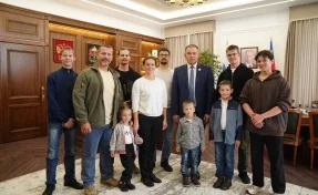 Губернатор Кузбасса пообещал подарить автомобиль многодетной семье