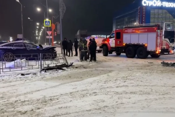 В Кузбассе 28-летний водитель иномарки погиб в ДТП с вахтовым автобусом