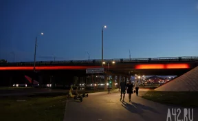 В Кемерове начали тестировать подсветку Кузбасского моста