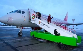 Аэропорт Новокузнецка встретил угощениями пассажиров первого рейса авиакомпании «Россия» 