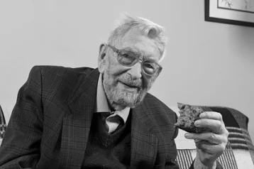Фото: Самый старый мужчина планеты умер от рака 1
