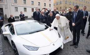 Папа римский решил продать свой Lamborghini Huracan