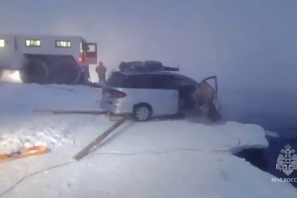 В Якутске из затонувшей в Лене машины вытащили тело ребёнка