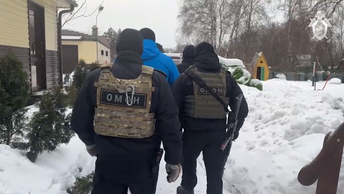 В Кузбассе у директора комиссионки нашли шкуры снежного барса и манула: СК показал видео задержания