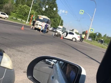 Фото: На Радуге в Кемерове произошло ДТП с маршруткой 3