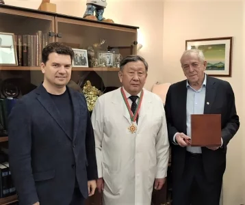 Фото: Главному сибирскому онкологу вручили Орден Почёта Кузбасса 1