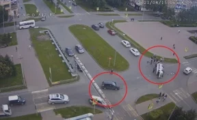 В Кузбассе момент ДТП с микроавтобусом попал на видео