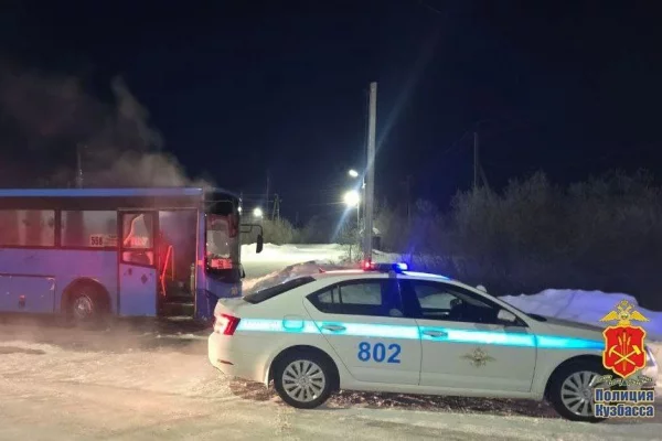 В Кузбассе на трассе загорелся рейсовый автобус «Кемерово — Тайга»