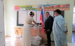 В Кузбассе жених и невеста решили проголосовать до заключения брака