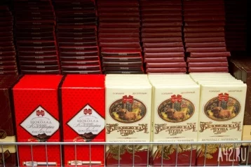 Фото: 34-летний кузбассовец украл в магазинах 45 плиток шоколада и сковороду 1