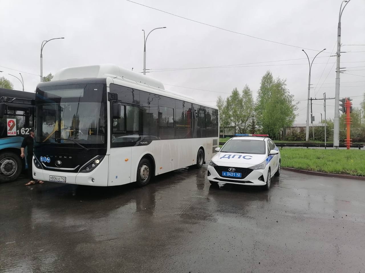 В Кемерове ГИБДД наказала водителя автобуса за разговор по телефону