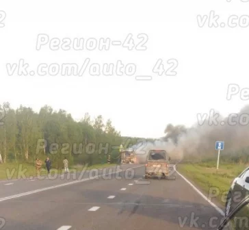 Фото: В Кемеровском районе очевидцы сняли дотла сгоревший рейсовый автобус 2