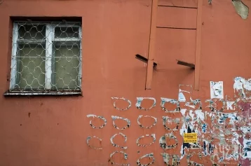 Фото: 13-летняя кузбасская девочка выпала из окна 1