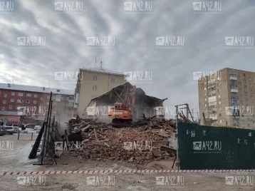 Фото: В Кемерове начали снос разрушенного дома на проспекте Ленина 1
