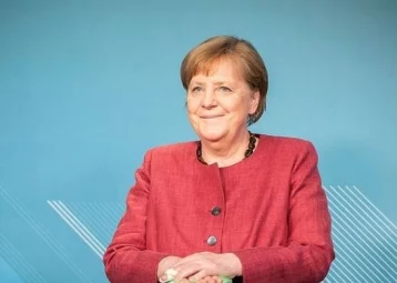 Фото: В Германии выпустили печенье с отпечатком лица Меркель 1