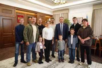 Фото: Губернатор Кузбасса пообещал подарить автомобиль многодетной семье 1