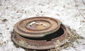 В Краснодаре 10-летняя девочка провалилась в люк по дороге в школу