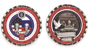 Фото: В США монету в честь встречи Путина и Трампа выпустили с тремя ошибками на русском языке 1