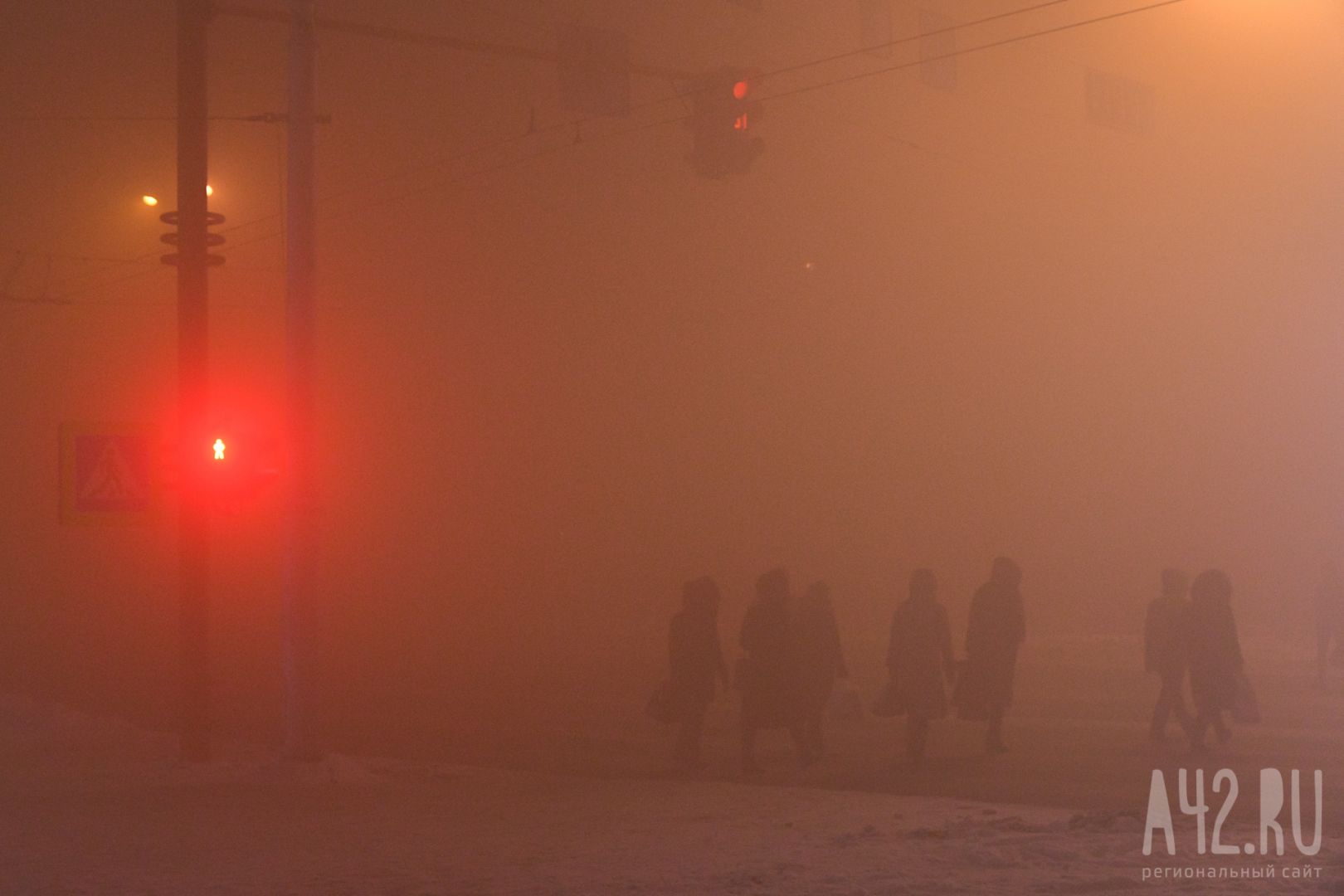 Предприятия, фуры, частный сектор: Цивилёв назвал главные причины смога в Кемерове