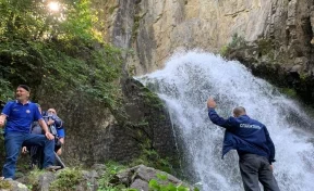 В Ингушетии женщина разбилась насмерть, пытаясь сделать селфи у водопада 