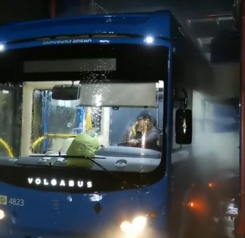Фото: «Ситуация улучшилась»: замгубернатора Кузбасса оценил работу транспорта в Новокузнецке 1