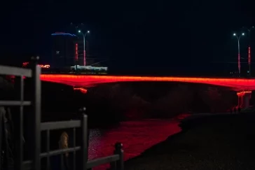 Фото: На Красноармейском мосту в Кемерове зажглась праздничная подсветка   3