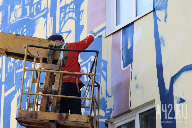 Фото: Михайло Волков и заводы: новый мурал появится на Красноармейской улице в Кемерове 13