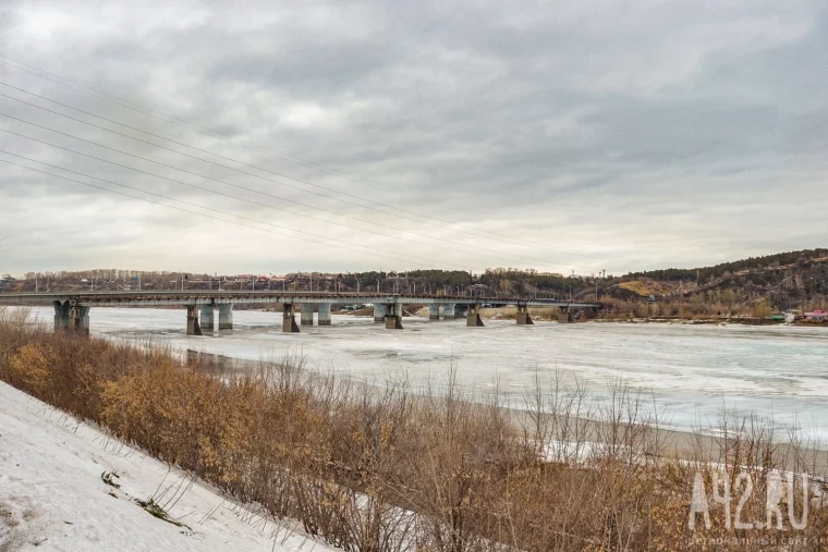Фото: Грохот у реки: на Томи взорвали лёд 29