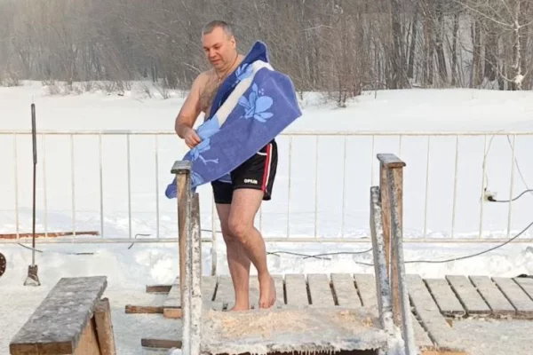 Мэр Новокузнецка окунулся в крещенскую купель