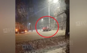 В Кемерове автомобиль снёс ограду Комсомольского парка
