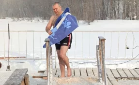 Мэр Новокузнецка окунулся в крещенскую купель