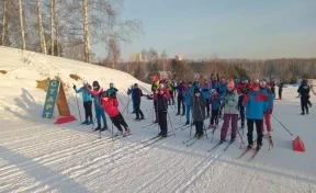 В Кемерове прошёл массовый лыжный забег в честь 80-летия снятия блокады Ленинграда 