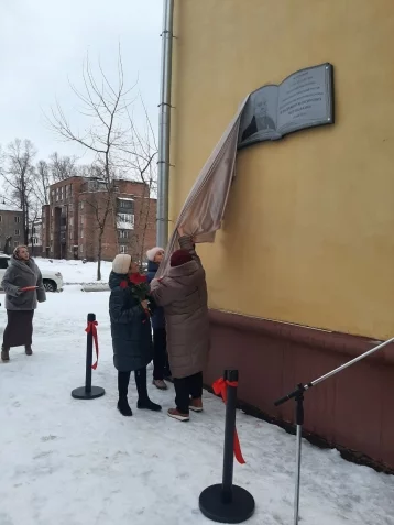 Фото: В Новокузнецке открыли мемориальную доску писателю Владимиру Неунывахину 1
