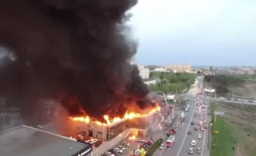 Пожар в кемеровском автосалоне сняли с квадрокоптера