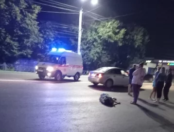 Фото: В Кузбассе женщина попала под колёса автомобиля 1