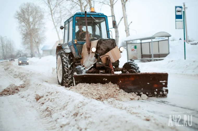 Фото: Солёные машины, песочные сугробы: как устроена очистка дорог в Кузбассе 1