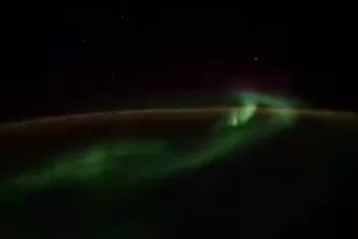 Фото: Спутники Илона Маска: эксперт объяснил происхождение снятых на видео НЛО над Землёй 1