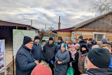 Фото: «Есть положительный эффект»: Илья Середюк встретился с жителями подтопленных домов в Белове 1