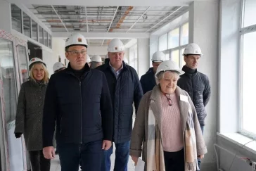 Фото: Губернатор Кузбасса проверил ход ремонта школы имени космонавта Гребёнкина 1