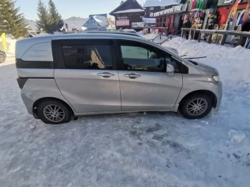 Фото: В Шерегеше пьяная сибирячка повредила машину, водитель которой высадил её по пути на курорт  1