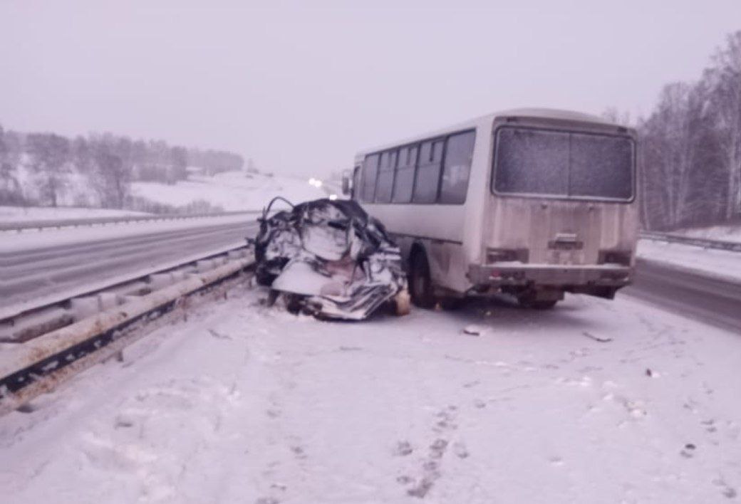 ГИБДД: На автодороге «Кемерово — Новокузнецк» произошло ДТП с автобусом 