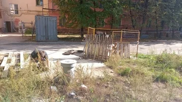 Фото: В Смоленске двое детей провалились в яму на месте коммунальных работ 1