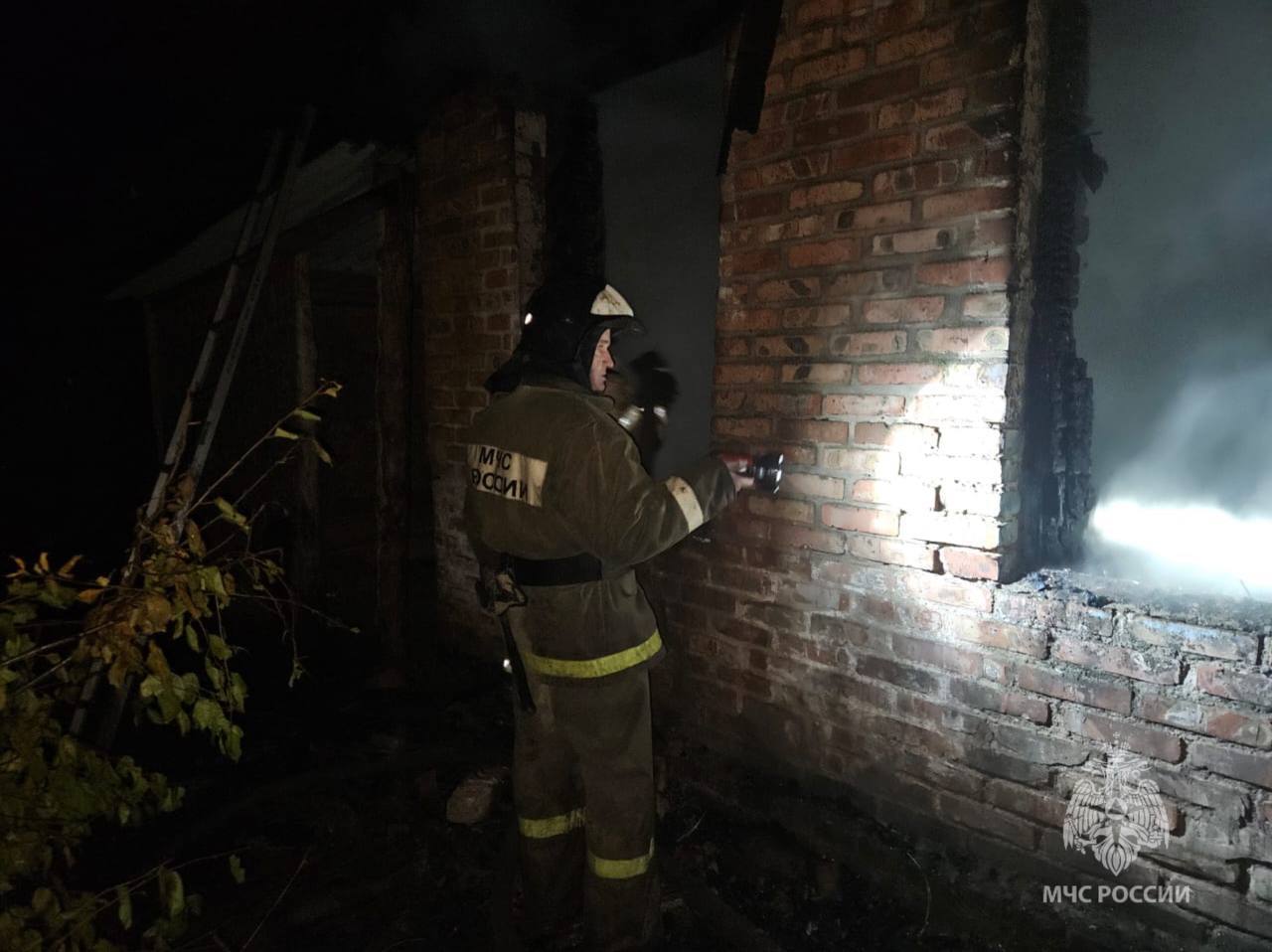 В Ростовской области шесть человек погибли на пожаре во время празднования дня рождения