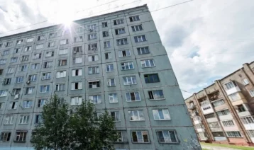 Фото: С девятого этажа общежития в Кемерове выпал человек 1