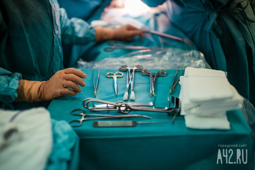 В Кузбассе врачи двух больниц спасли пациента с аномальным строением органов