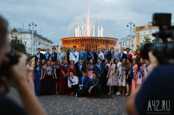 Фото: Единый день прощания со школой: выпускные балы в Кузбассе пройдут 25 июня 1