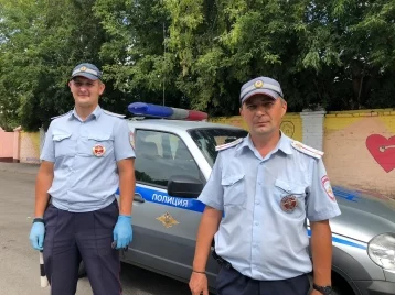 Фото: В Кузбассе полицейские спасли мужчину с приступом эпилепсии 1