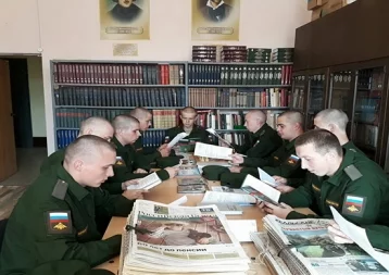 Фото: Кузбасские военнослужащие прочитали друг другу роман Шолохова 1
