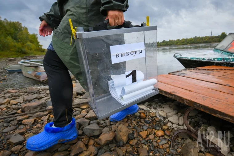 Фото: Добирались на лодках: как прошло досрочное голосование в отдалённых деревнях и сёлах Кузбасса 18