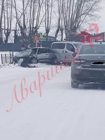 Фото: Три машины столкнулись на кузбасской трассе 2